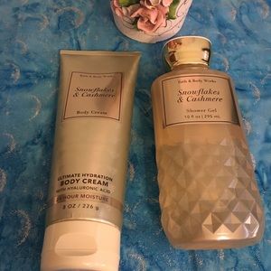 Bath & Body Works Snowflakes & Cashmere Set.